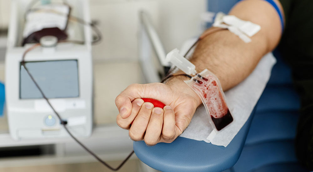 14-trnasfusion-blood-donor-closeup-2022-05-30-22-56-33-utc 14-trnasfusion-blood-donor-closeup-2022-05-30-22-56-33-utc